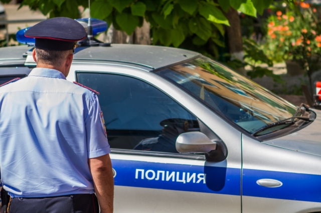 Полицейские усомнились в подлинности разрешения таксиста на перевозку пассажиров