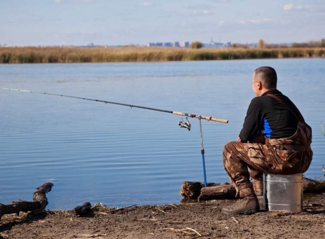 Максим Тарханов напомнил рыболовам о нерестовом запрете