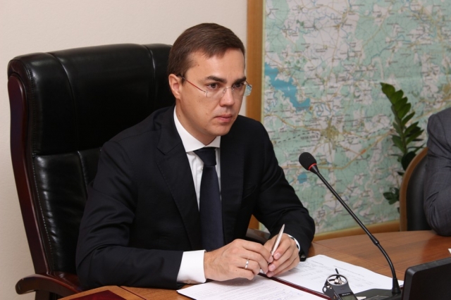 Максим Тарханов назначил внеочередное совещание по ситуации на бывшем карьере в районе деревни Морево