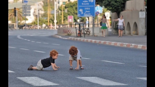 Сотрудники Госавтоинспекции напомнили родителям и детям правила дорожного движения