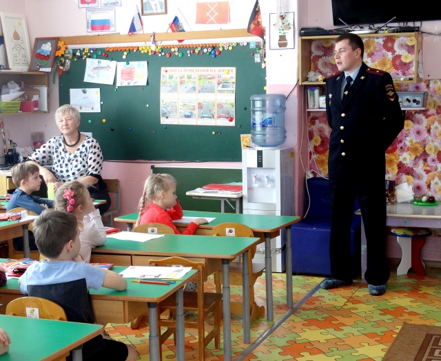 Полицейские рассказали воспитанникам детского сада о правилах безопасности