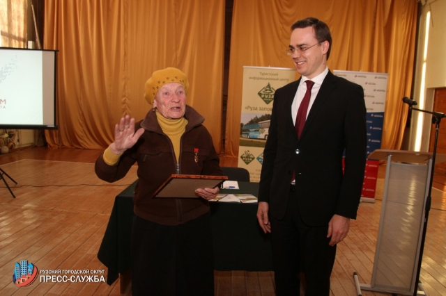 Максим Тарханов наградил жителей за активную гражданскую позицию