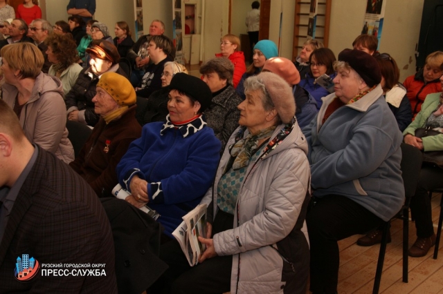 Вопрос переселения граждан из ветхого жилья обсудили на встрече главы Рузского округа с жителями
