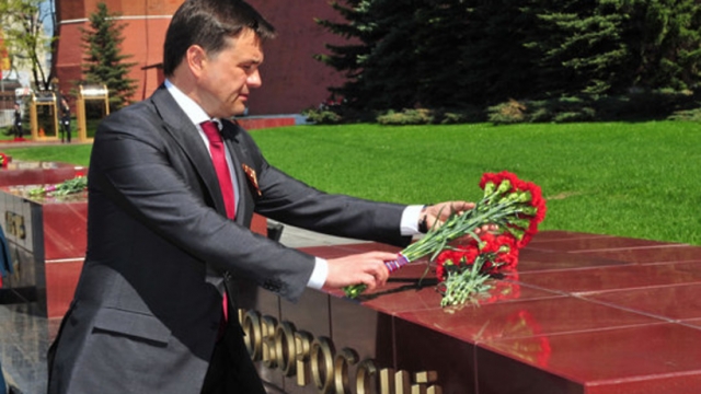 Губернатор принял участие в церемонии возложения цветов к Могиле Неизвестного Солдата
