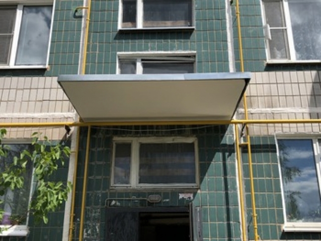 В поселке Дорохово отремонтировали крышу многоквартирного дома