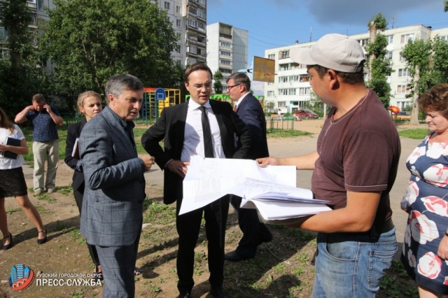 Глава Рузского городского округа проверил работы по ремонту дорог в Тучково