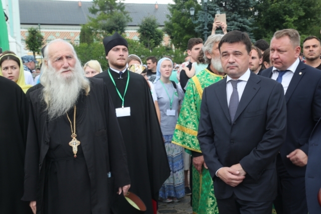 Воробьев принял участие в литургии в честь Дня обретения мощей Сергия Радонежского 