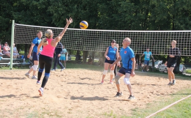 Семь команд сыграют в финале турнира на кубок главы Рузского округа по волейболу среди дворовых команд