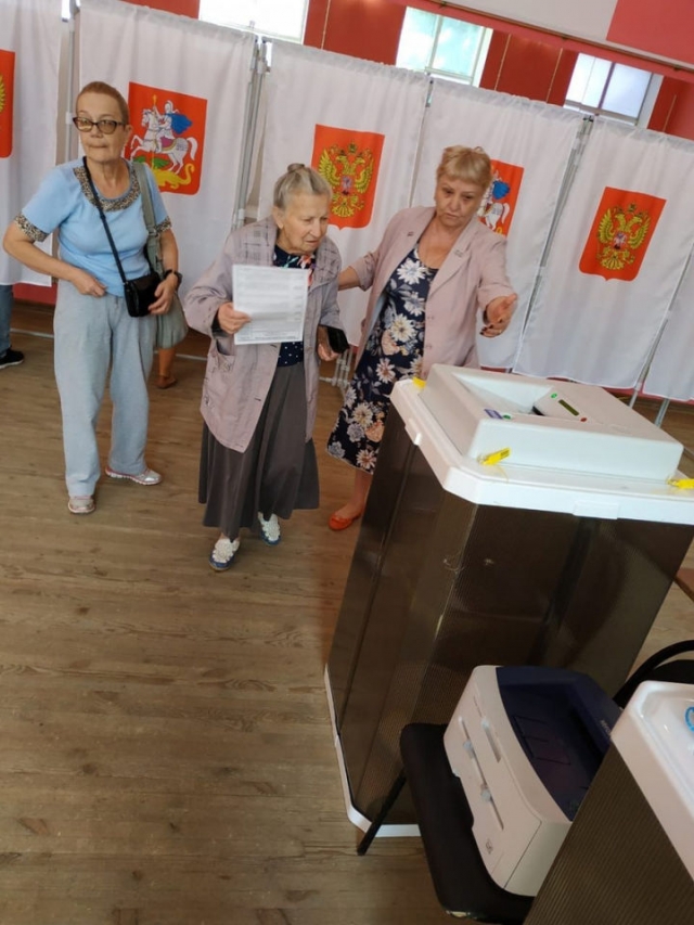 На выборах губернатора Подмосковья проголосовала одна из старейших жительниц Тучкова