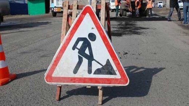 Специалисты проверили качество ремонта дороги на улице Красная в Рузе