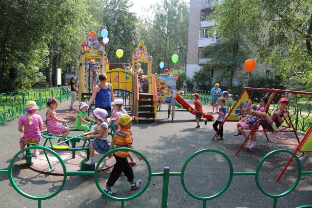 Почти полсотни детских площадок по губернаторской программе открыто в Московской области в 2016 году