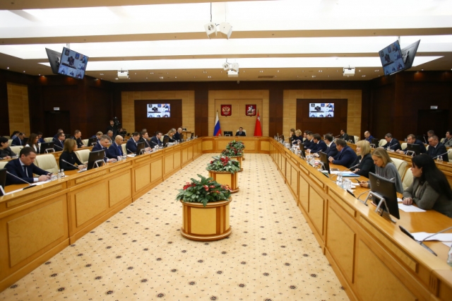 Губернатор обсудил работу управляющих компаний на расширенном заседании областного правительства