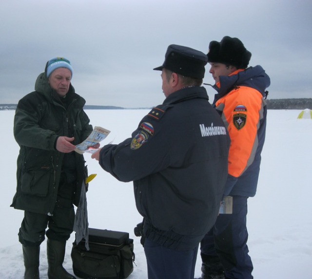 В Московской области с начала зимы на льду водоемов спасено 7 человек
