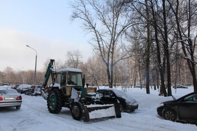 Коммунальщики Московской области ликвидируют последствия снегопада