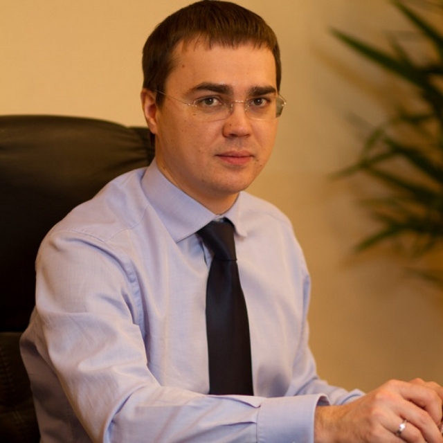 Максим Тарханов произвел кадровые перестановки в органах власти округа