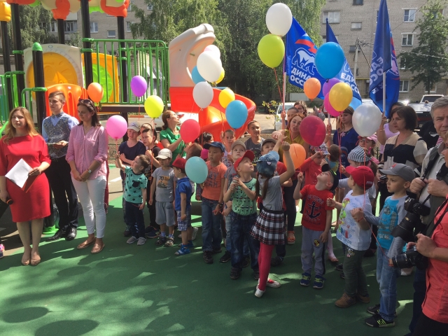 В Московской области начался ввод в эксплуатацию новых детских площадок по Губернаторской программе