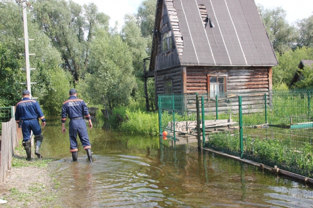 Уровень воды спал в затопленных из-за ливня дачных поселениях в Рузском районе Подмосковья 
