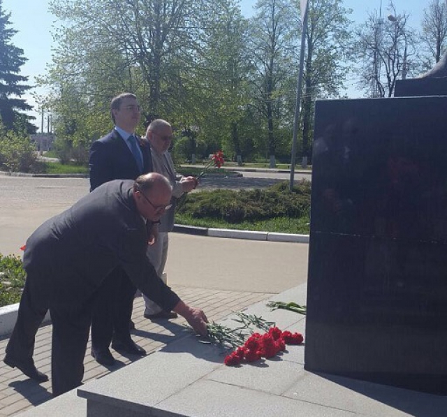 Жители Рузского района возложили цветы к памятнику Зое Космодемьянской