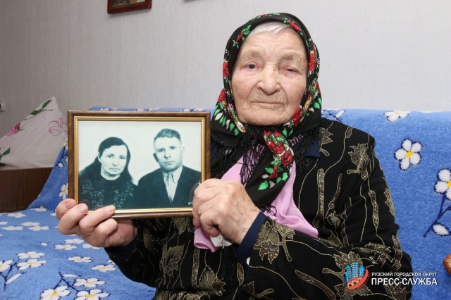 Глава Рузского городского округа поздравил жительницу с 90-летием