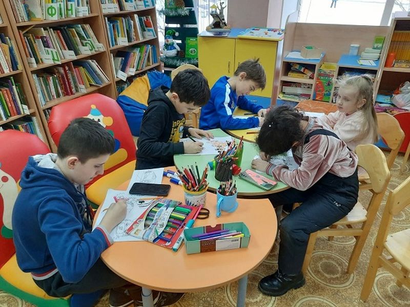 Юные ружане проводят время с пользой в библиотеке