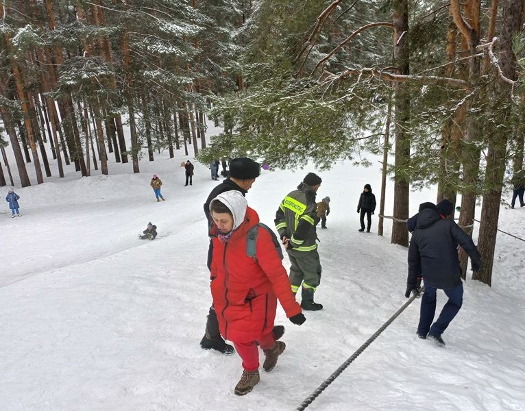 Работники Мособлпожспас – об активном зимнем досуге  