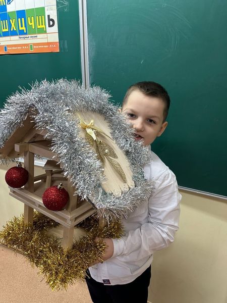 Рузские школьники делают кормушки