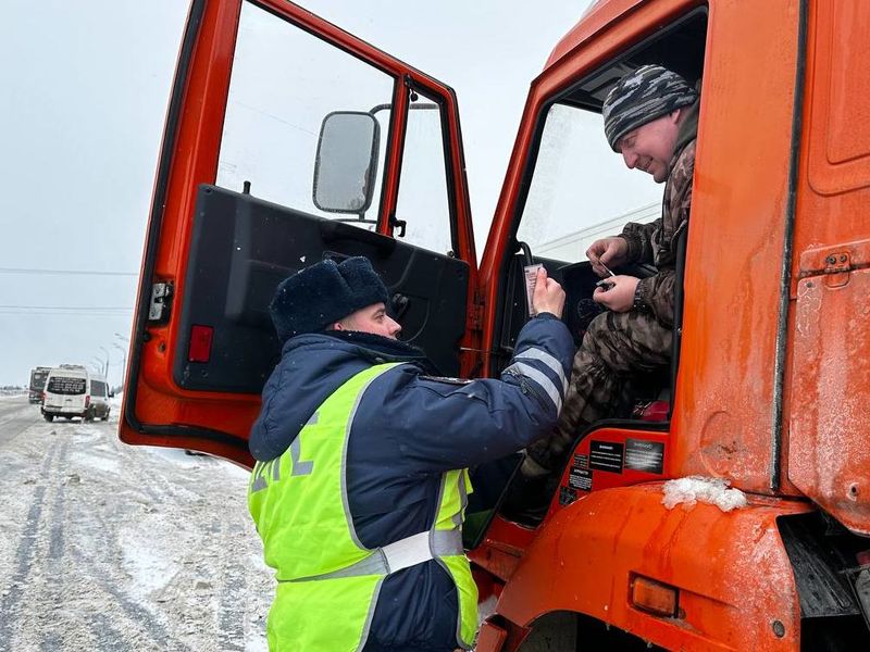 Рузские госавтоинспекторы проверили грузовой транспорт на Минском шоссе