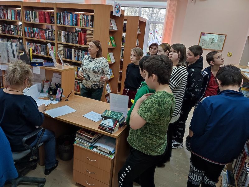 Тучковские школьники попробовали себя в профессии библиотекаря